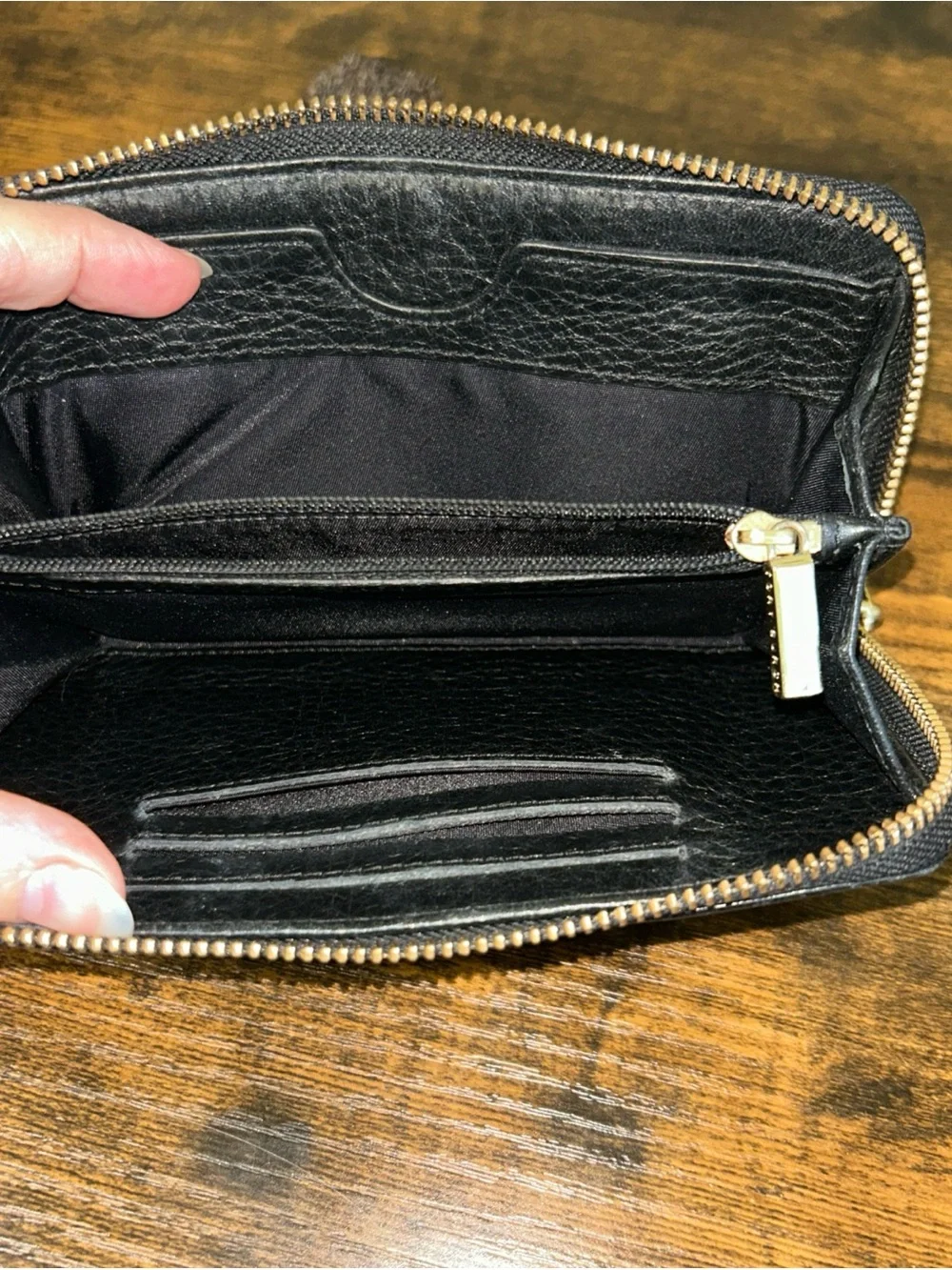 Tory Burch Black Pebble Leather Zip-Around Wristlet Wallet Logo Excellent